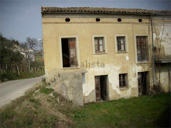 pentavano in vendita a Giuliano Teatino in zona San Cataldo