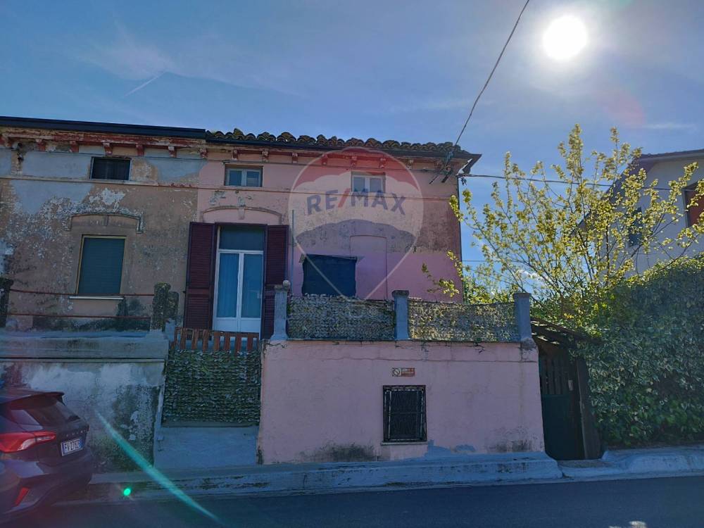 casa indipendente in vendita a Guardiagrele in zona Piano delle Fonti