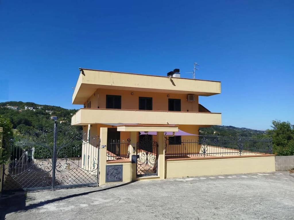 casa indipendente in vendita a Guardiagrele