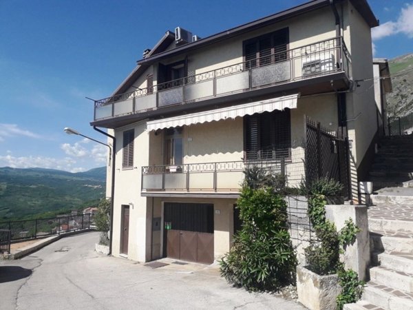 casa indipendente in vendita a Lama dei Peligni