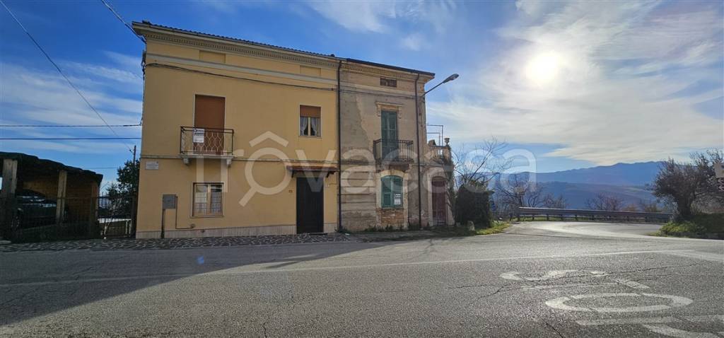 casa indipendente in vendita a Lama dei Peligni in zona Corpi Santi