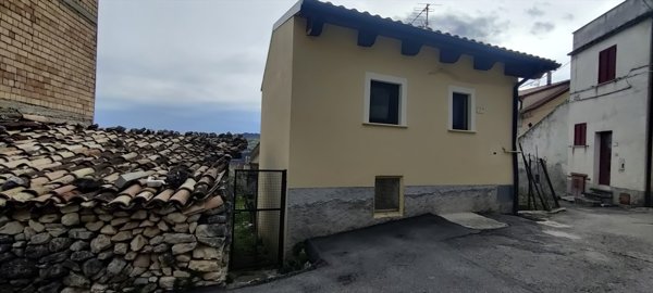 casa indipendente in vendita a Lama dei Peligni