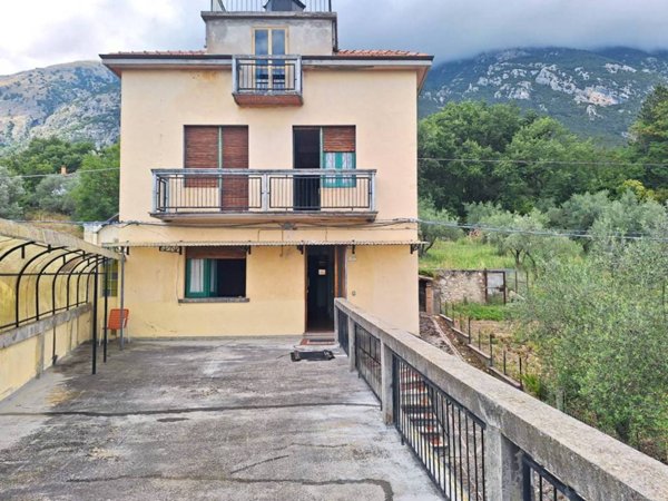 casa indipendente in vendita a Lama dei Peligni in zona Corpi Santi
