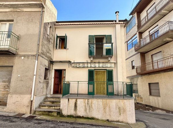 casa semindipendente in vendita a Lama dei Peligni