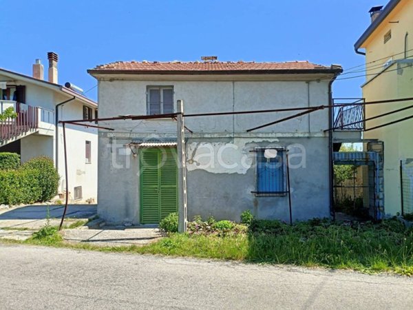 casa indipendente in vendita a Lanciano in zona Rizzacorno