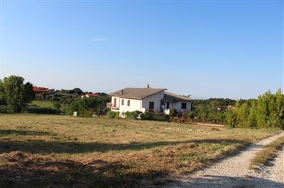casa indipendente in vendita a Lanciano in zona Marcianese