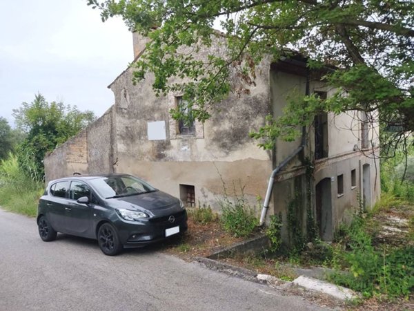 casa indipendente in vendita a Lanciano in zona San Iorio