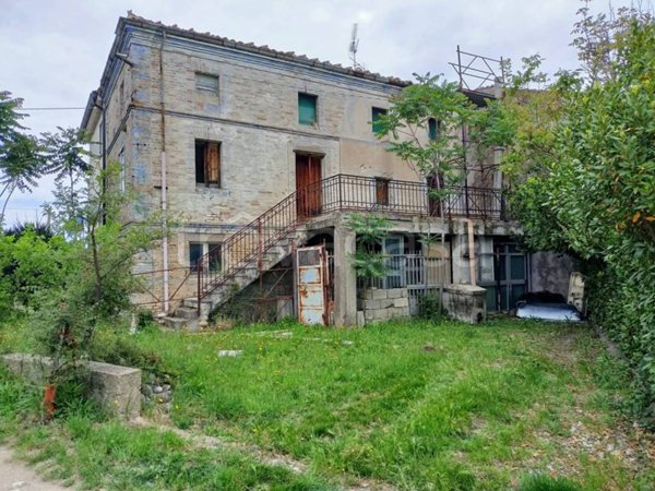 casa indipendente in vendita a Lanciano in zona Camicie