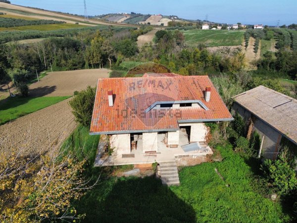 casa indipendente in vendita a Lanciano in zona Sant'Onofrio
