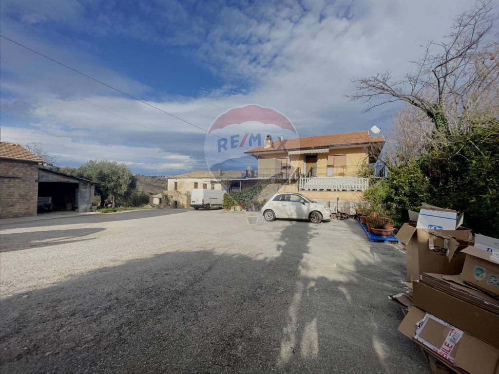 casa indipendente in vendita a Lanciano in zona Santa Maria dei Mesi