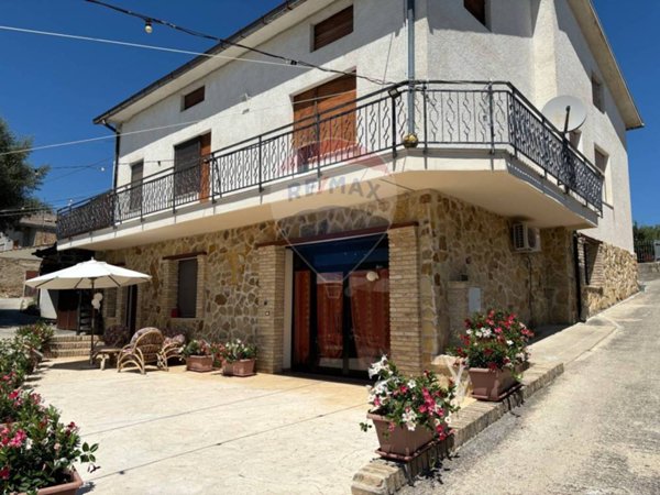 casa indipendente in vendita a Lanciano in zona Costa di Chieti