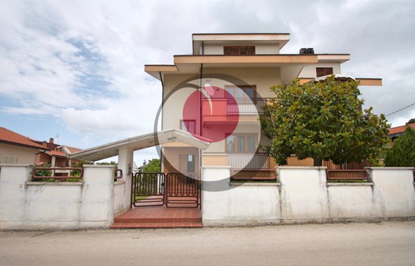 casa indipendente in vendita a Lanciano in zona Marcianese