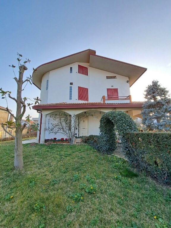 casa indipendente in vendita a Lanciano in zona Villa Andreoli
