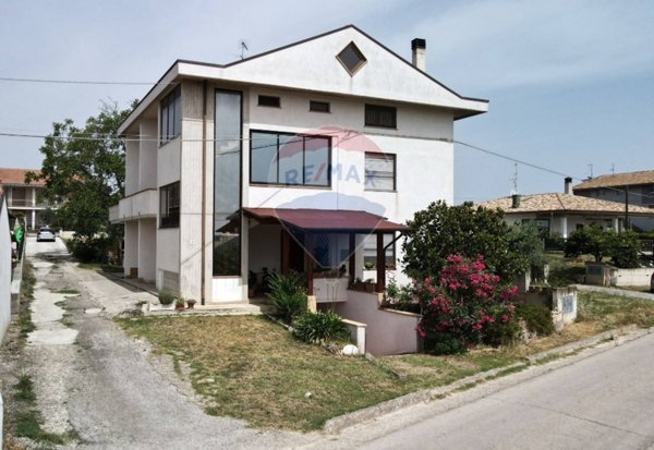 casa indipendente in vendita a Lanciano in zona Costa di Chieti