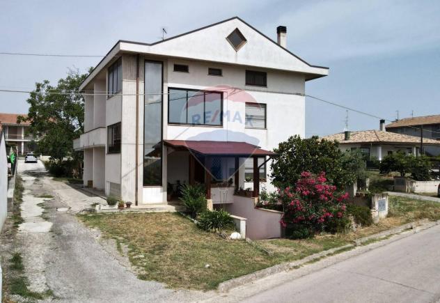 casa indipendente in vendita a Lanciano in zona Costa di Chieti
