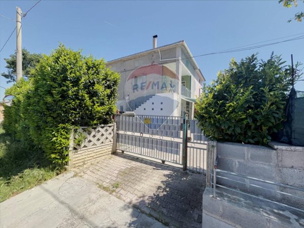 casa indipendente in vendita a Lanciano in zona Follani