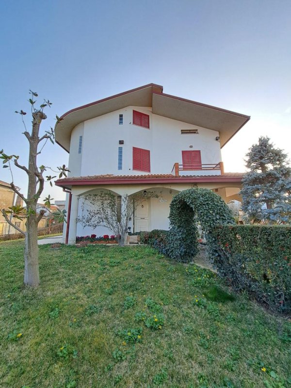 casa indipendente in vendita a Lanciano in zona Villa Andreoli