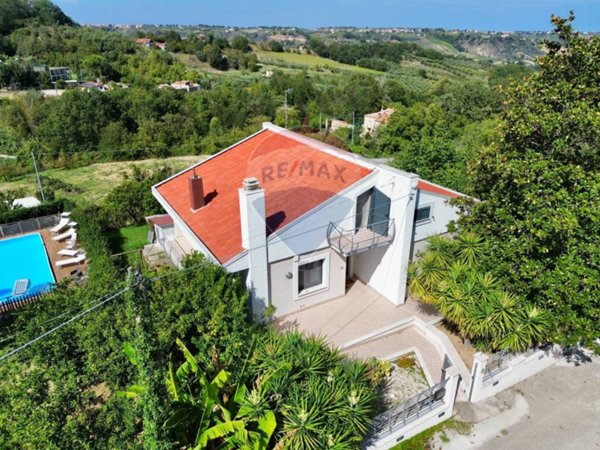 casa indipendente in vendita a Lanciano in zona Santa Maria dei Mesi