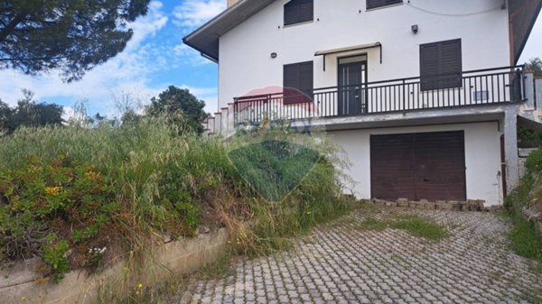 casa indipendente in vendita a Lanciano in zona Fontanelle