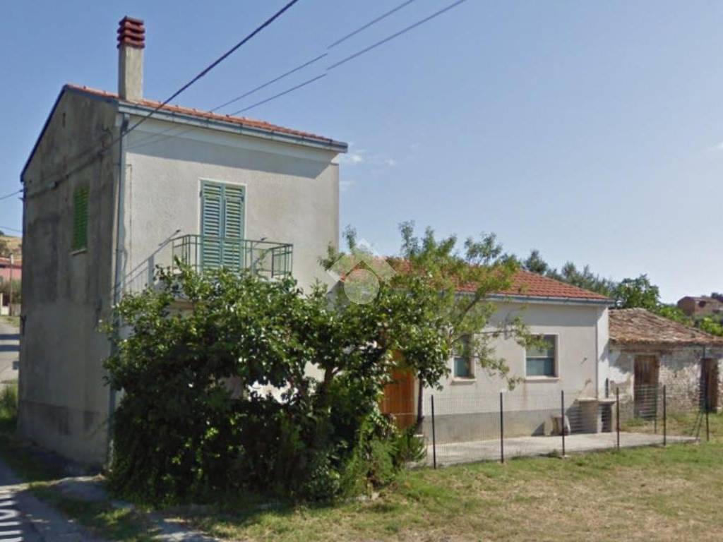 casa indipendente in vendita a Lanciano in zona Rizzacorno
