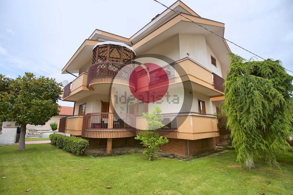 casa indipendente in vendita a Lanciano in zona Marcianese
