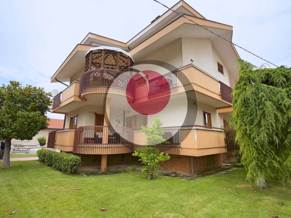 casa indipendente in vendita a Lanciano in zona Marcianese