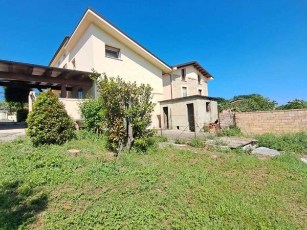 casa indipendente in vendita a Lanciano in zona Marcianese