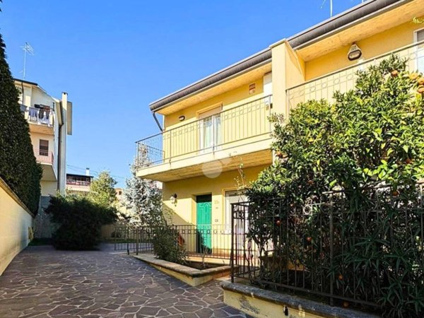 casa indipendente in vendita a Lanciano in zona Villa Stanazzo