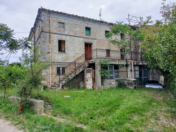 casa indipendente in vendita a Lanciano in zona Camicie