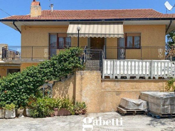 casa indipendente in vendita a Lanciano in zona Santa Maria dei Mesi