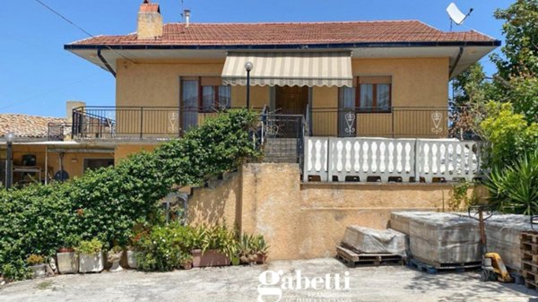 casa indipendente in vendita a Lanciano in zona Santa Maria dei Mesi
