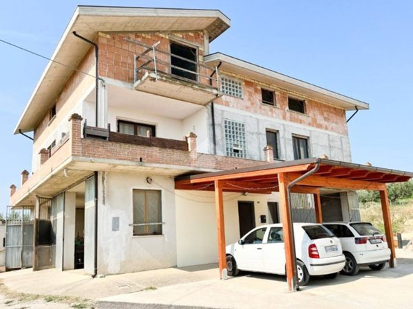 casa indipendente in vendita a Lanciano in zona Serre