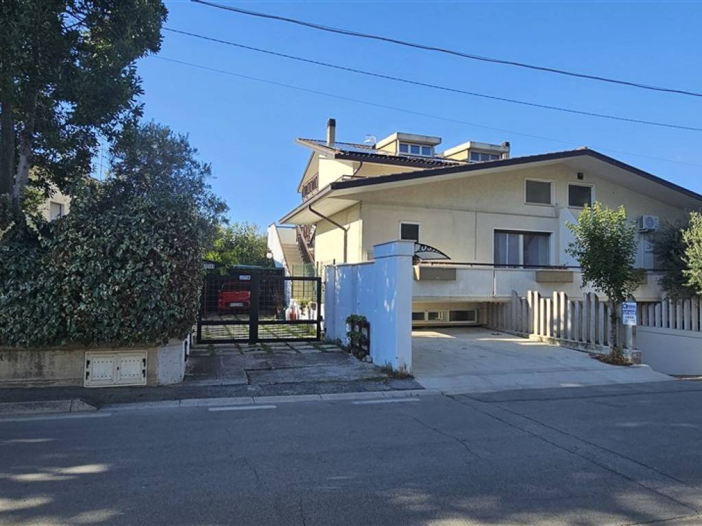 casa indipendente in vendita a Lanciano in zona Villa Martelli