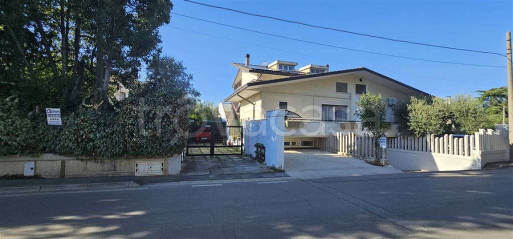 casa indipendente in vendita a Lanciano in zona Villa Martelli