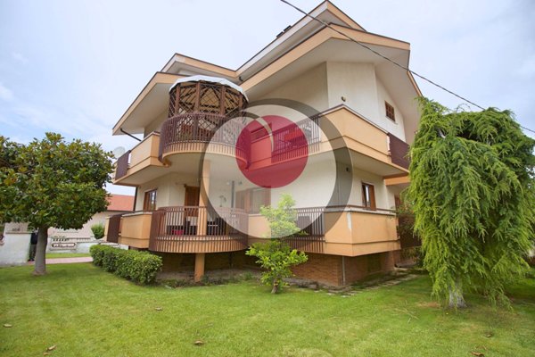 casa indipendente in vendita a Lanciano in zona Marcianese