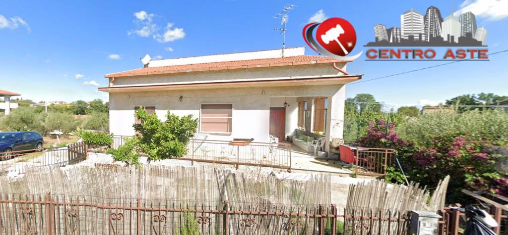 casa indipendente in vendita a Lanciano in zona Santa Croce