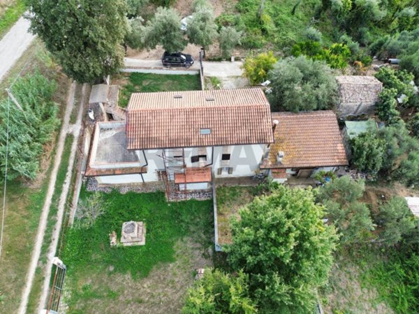 casa indipendente in vendita a Lanciano in zona Sabbioni