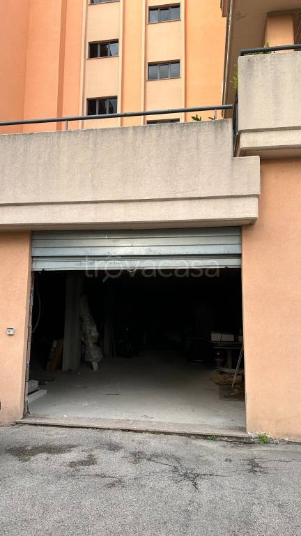 locale di sgombero in vendita a Lanciano