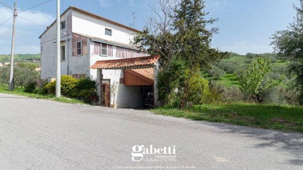 casa indipendente in vendita a Lanciano in zona Rizzacorno