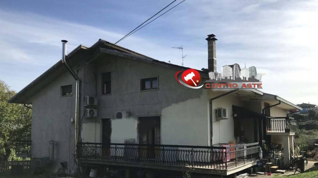 casa indipendente in vendita a Lanciano in zona Follani