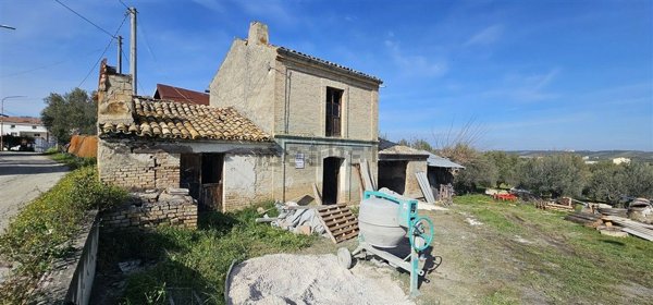 casa indipendente in vendita a Lanciano in zona Rizzacorno