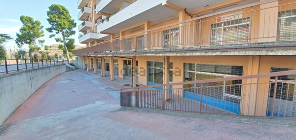 locale commerciale in vendita a Lanciano