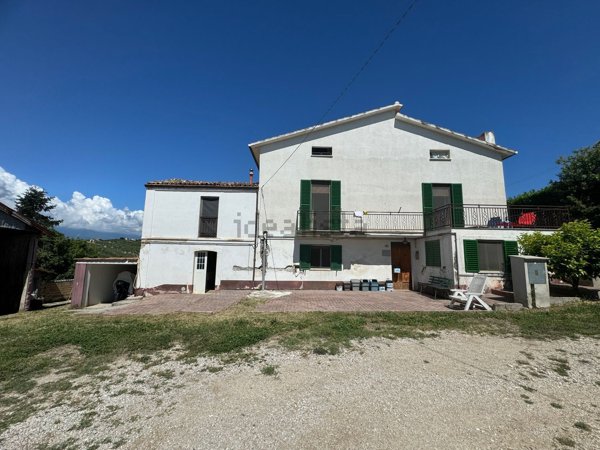 casa indipendente in vendita a Lanciano in zona Rizzacorno