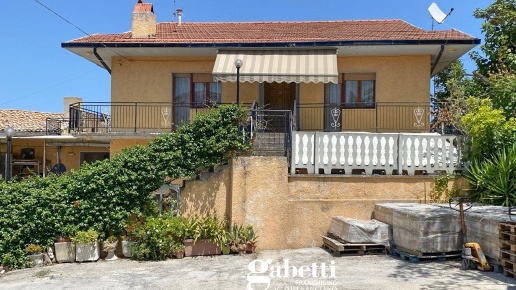 casa indipendente in vendita a Lanciano in zona Santa Maria dei Mesi