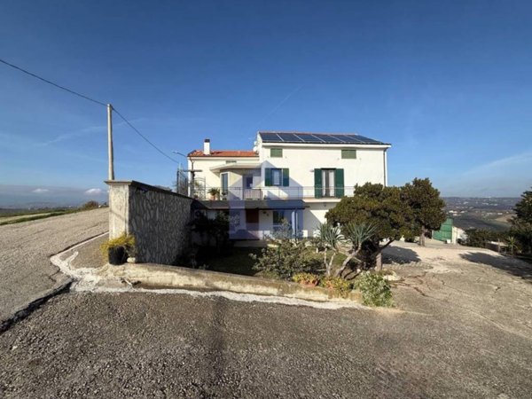 casa indipendente in vendita a Lanciano in zona Colle Campitelli