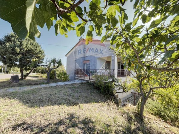 casa indipendente in vendita a Lanciano in zona Camicie