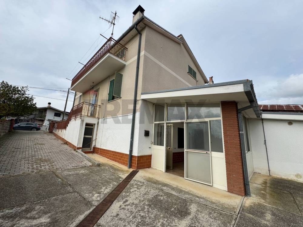 casa indipendente in vendita a Lanciano in zona Rizzacorno
