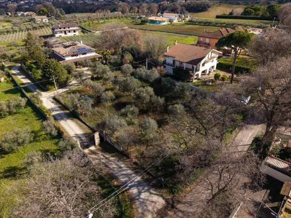 terreno edificabile in vendita a Lanciano in zona Follani