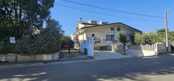 casa indipendente in vendita a Lanciano in zona Villa Martelli