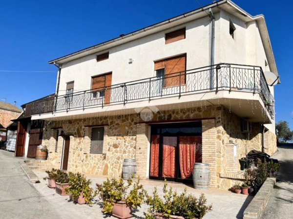 casa indipendente in vendita a Lanciano in zona Costa di Chieti